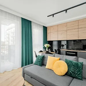 Apartment Esencja With Free Parking Garbary 104 By Renters, Posen